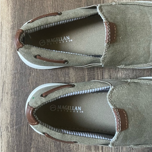 Magellan Outdoors Slip on Deck Shoes Sz Youth 2 - Picture 4 of 8
